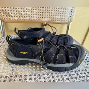 Keen Men’s Newport H2 Sandals size 10.5 Damaged / For Repair